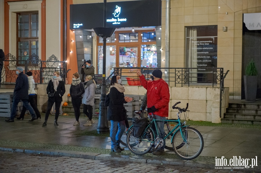 Elblski Strajk Kobiet zorganizowa kolejny protest pt.: ,, Wkurzone za Warszaw ''., fot. 21