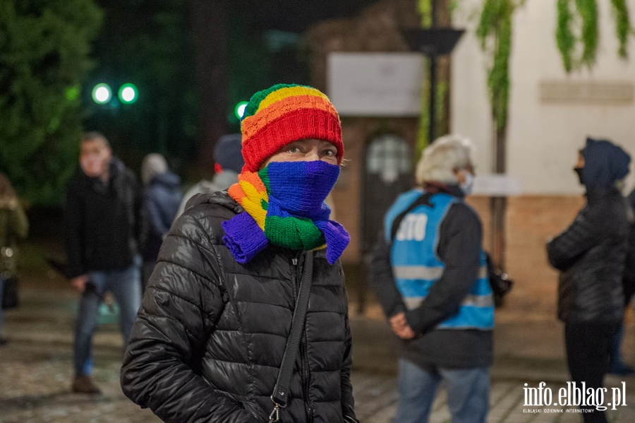 Elblski Strajk Kobiet zorganizowa kolejny protest pt.: ,, Wkurzone za Warszaw ''., fot. 26