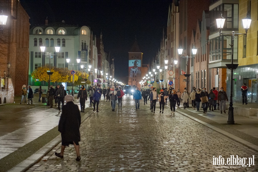 Elbląski Strajk Kobiet zorganizował kolejny protest pt.: ,, Wkurzone za Warszawę ''., fot. 38