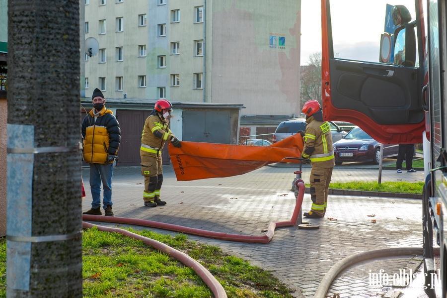 Pożar mieszkania przy ulicy Różanej w Elblągu., fot. 10