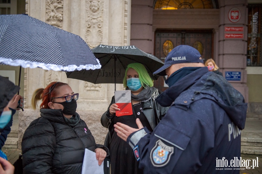 W Elblgu odby si dzi kolejny Strajk Kobiet. Dat wybrano nieprzypadkowo, fot. 10