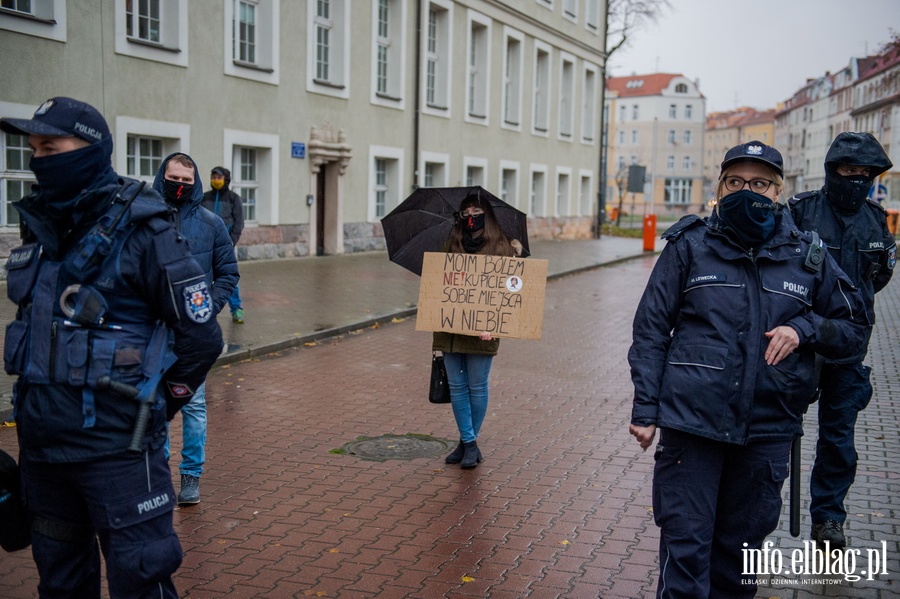 W Elblgu odby si dzi kolejny Strajk Kobiet. Dat wybrano nieprzypadkowo, fot. 15