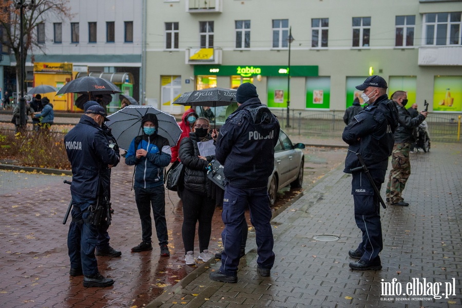 W Elblgu odby si dzi kolejny Strajk Kobiet. Dat wybrano nieprzypadkowo, fot. 24