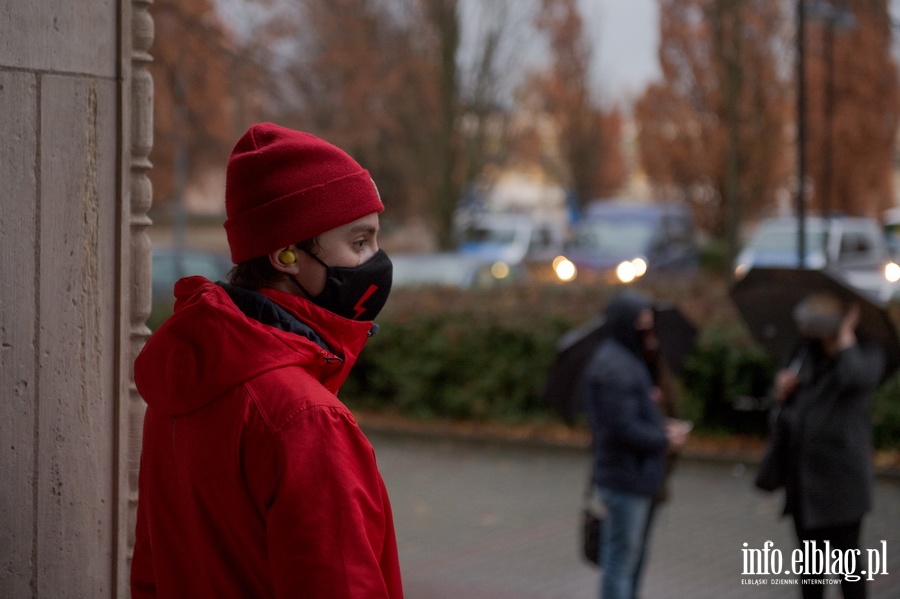 W Elblągu odbył się dziś kolejny Strajk Kobiet. Datę wybrano nieprzypadkowo, fot. 31