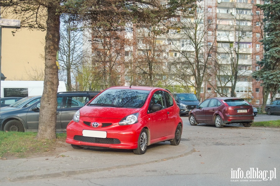 Mistrzowie parkowania w Elblągu (część 74), fot. 14