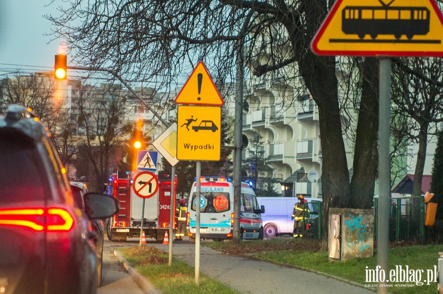 Wypadek na Obrocw Pokoju. Samochd osobowy uderzy w samochd dostawczy., fot. 1