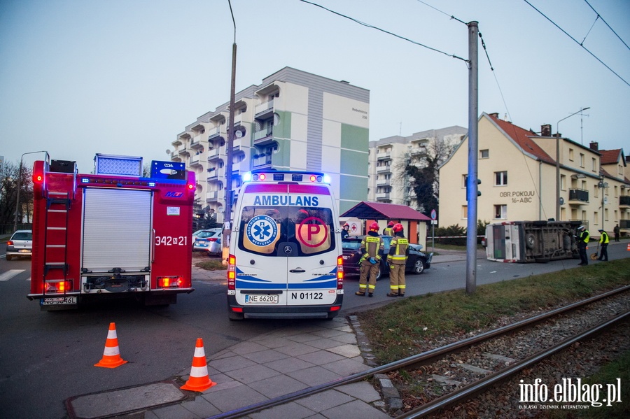 Wypadek na Obrocw Pokoju. Samochd osobowy uderzy w samochd dostawczy., fot. 3