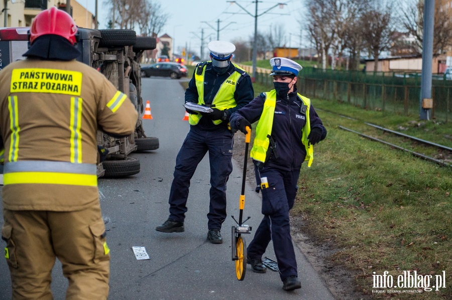 Wypadek na Obrocw Pokoju. Samochd osobowy uderzy w samochd dostawczy., fot. 5