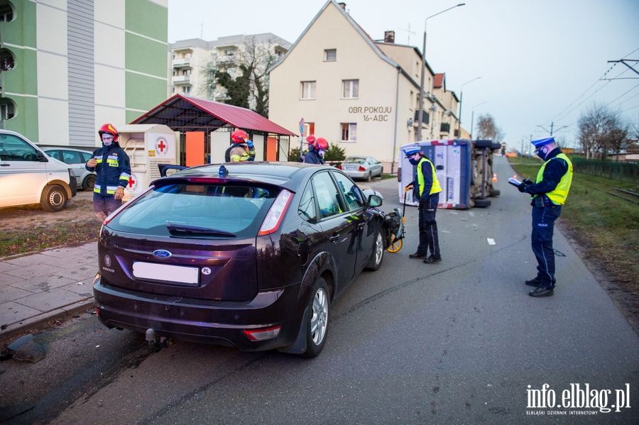 Wypadek na Obrocw Pokoju. Samochd osobowy uderzy w samochd dostawczy., fot. 7