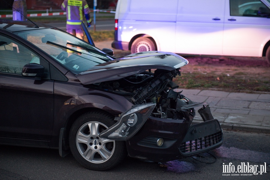 Wypadek na Obrocw Pokoju. Samochd osobowy uderzy w samochd dostawczy., fot. 20