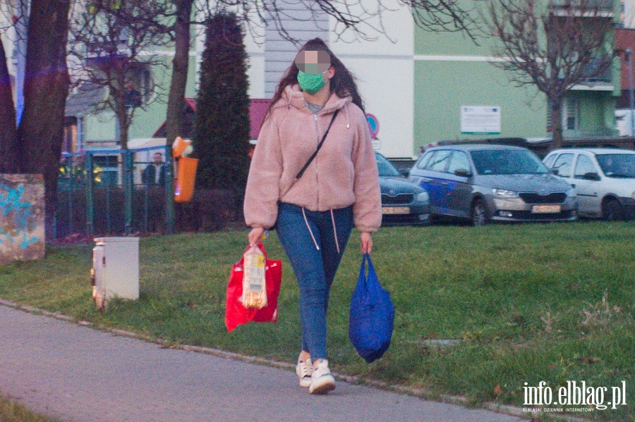 Jak elblążanie stosują się do noszenia maseczek ?, fot. 5