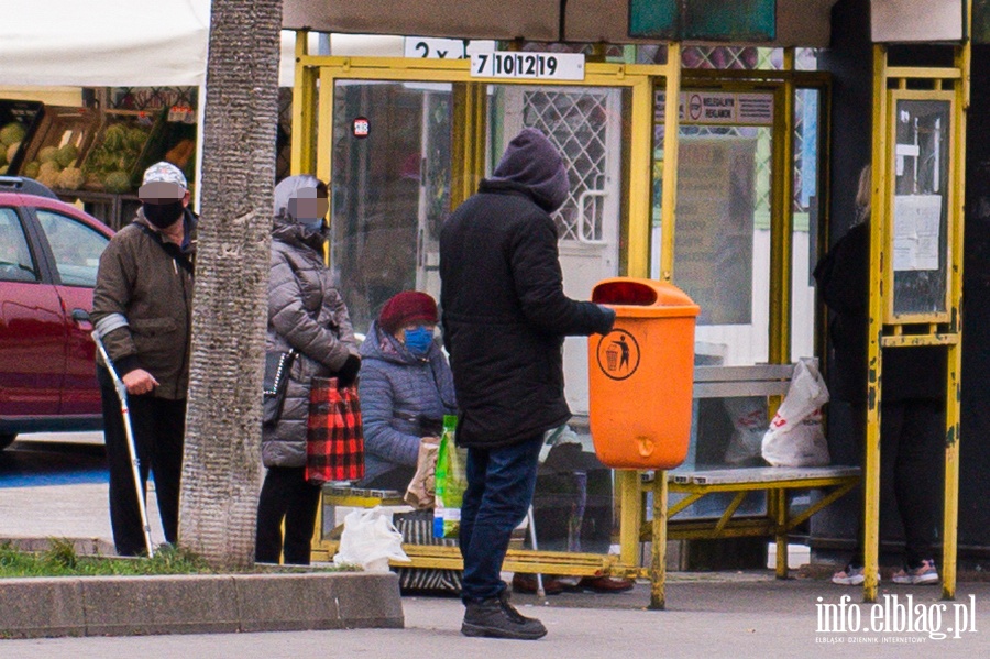 Jak elblążanie stosują się do noszenia maseczek ?, fot. 19