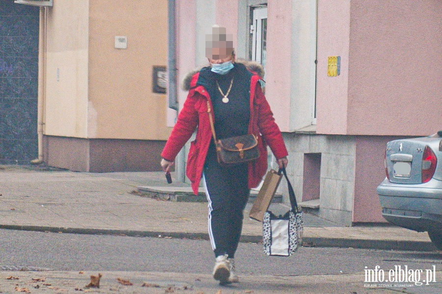 Jak elblążanie stosują się do noszenia maseczek ?, fot. 26