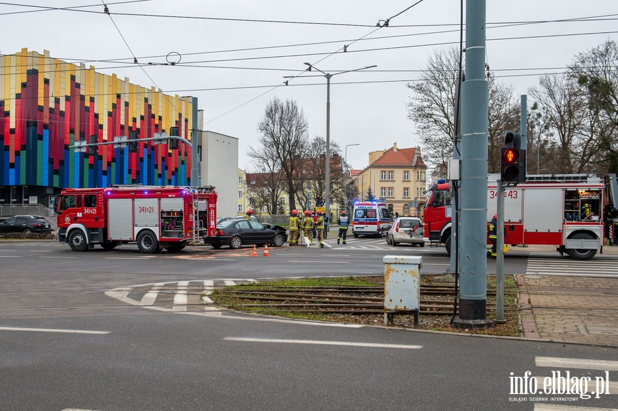 Wypadek dwch samochodw osobowych na rogu ulic Grota Roweckiego z Romualda Traugutta., fot. 1