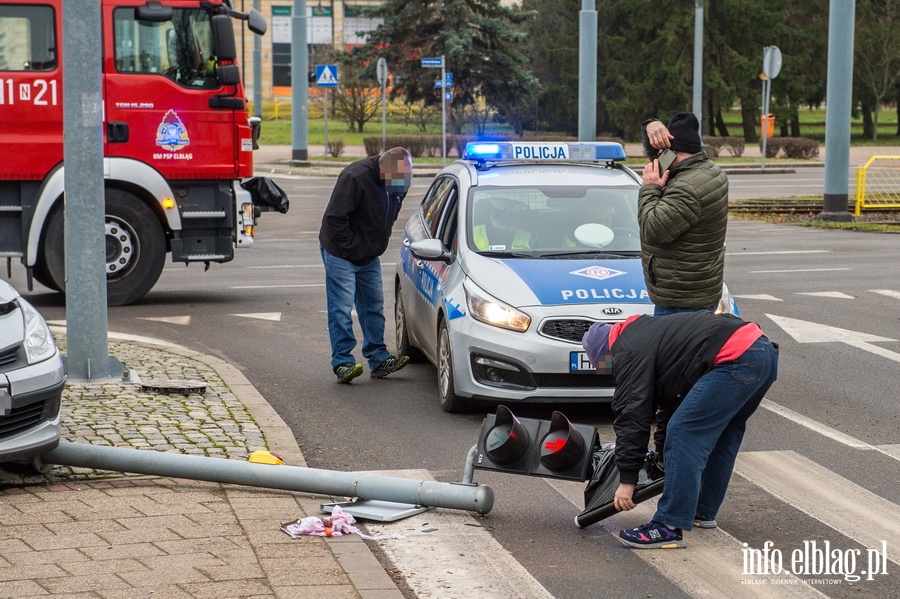 Wypadek dwch samochodw osobowych na rogu ulic Grota Roweckiego z Romualda Traugutta., fot. 11