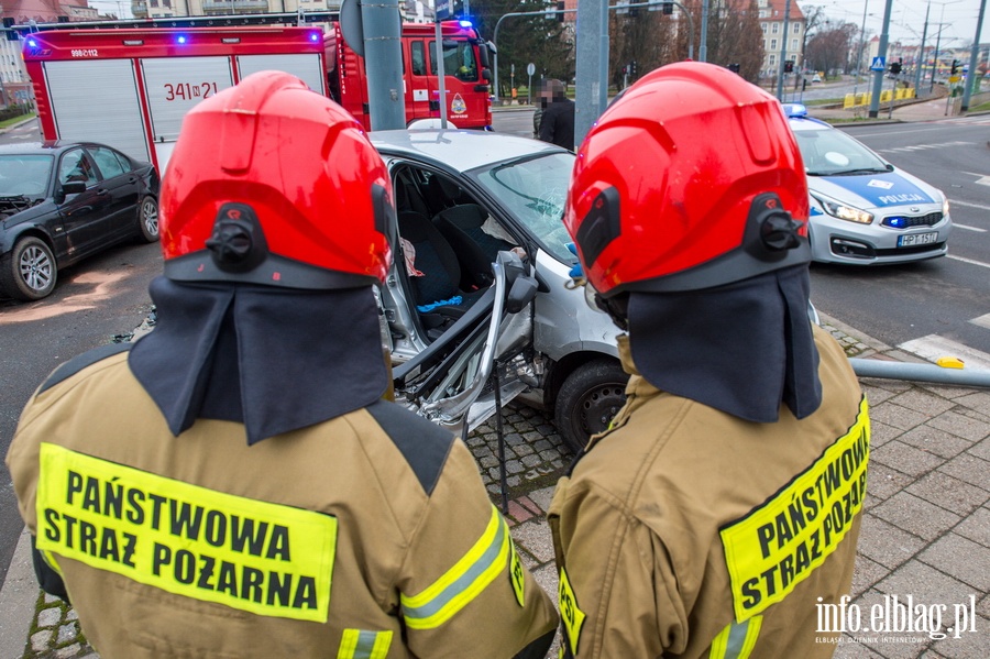 Wypadek dwch samochodw osobowych na rogu ulic Grota Roweckiego z Romualda Traugutta., fot. 12