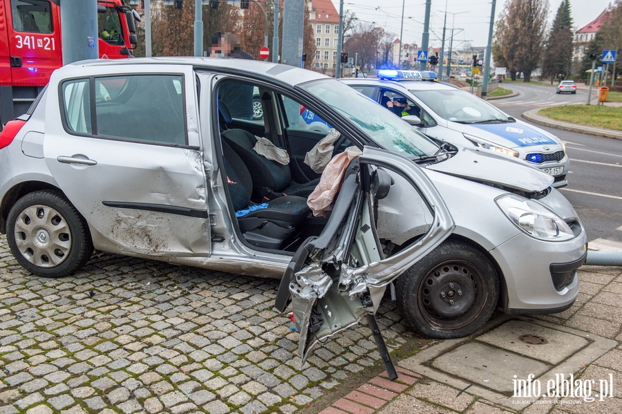 Wypadek dwch samochodw osobowych na rogu ulic Grota Roweckiego z Romualda Traugutta., fot. 15
