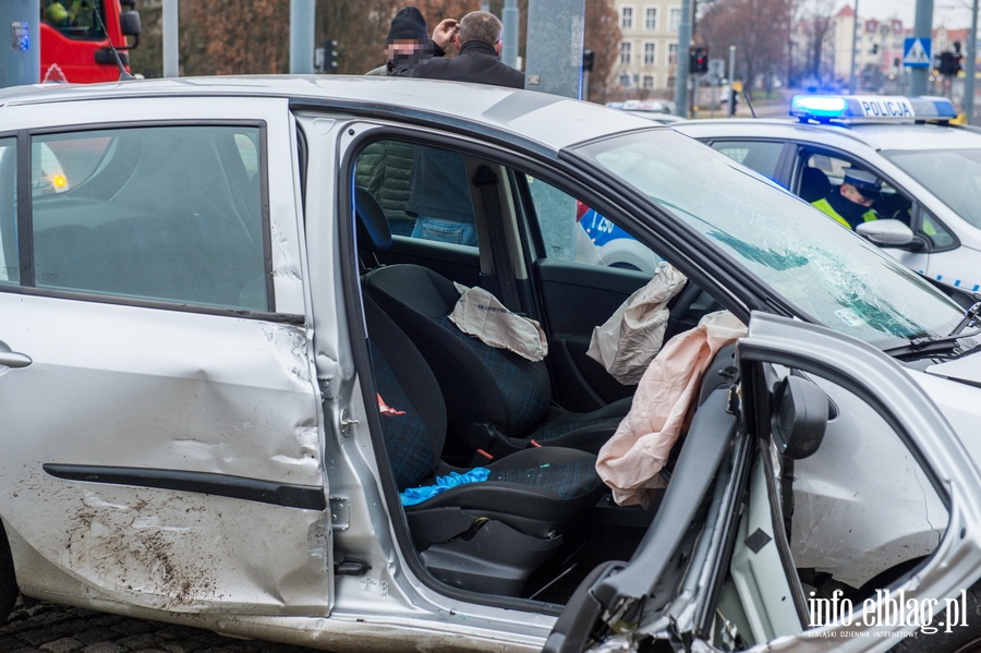 Wypadek dwch samochodw osobowych na rogu ulic Grota Roweckiego z Romualda Traugutta., fot. 16