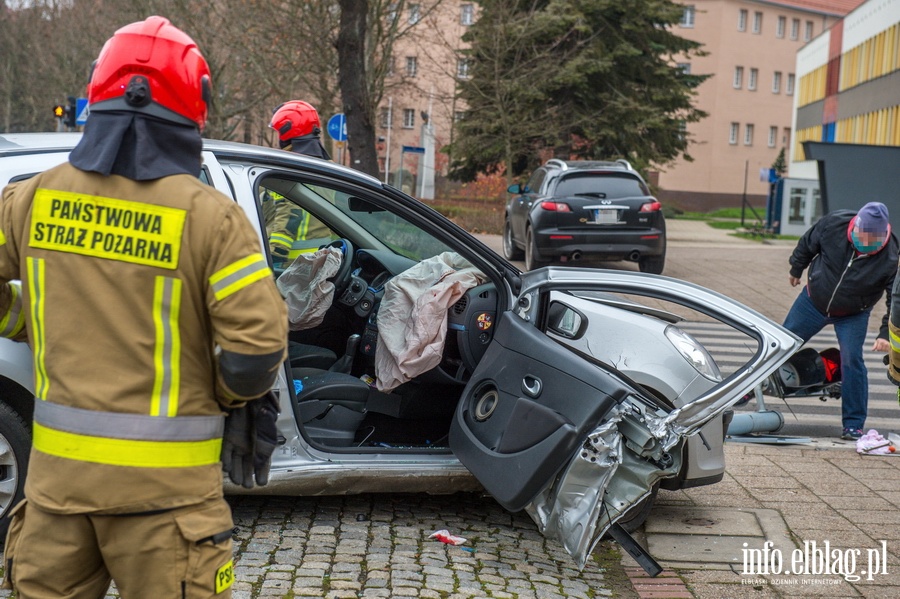 Wypadek dwch samochodw osobowych na rogu ulic Grota Roweckiego z Romualda Traugutta., fot. 19