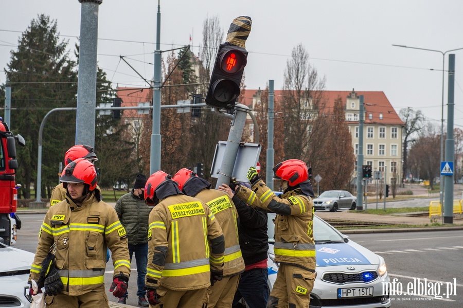 Wypadek dwch samochodw osobowych na rogu ulic Grota Roweckiego z Romualda Traugutta., fot. 23