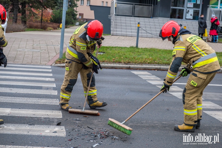 Wypadek dwch samochodw osobowych na rogu ulic Grota Roweckiego z Romualda Traugutta., fot. 24