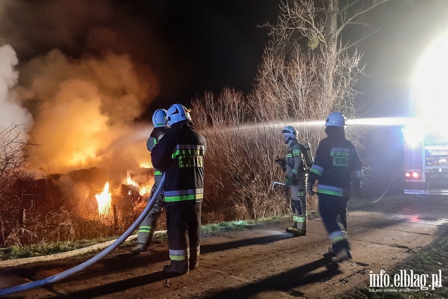 Pożar budynku gospodarczego w Dzierzgonce - zobacz zdjęcia z akcji, fot. 1