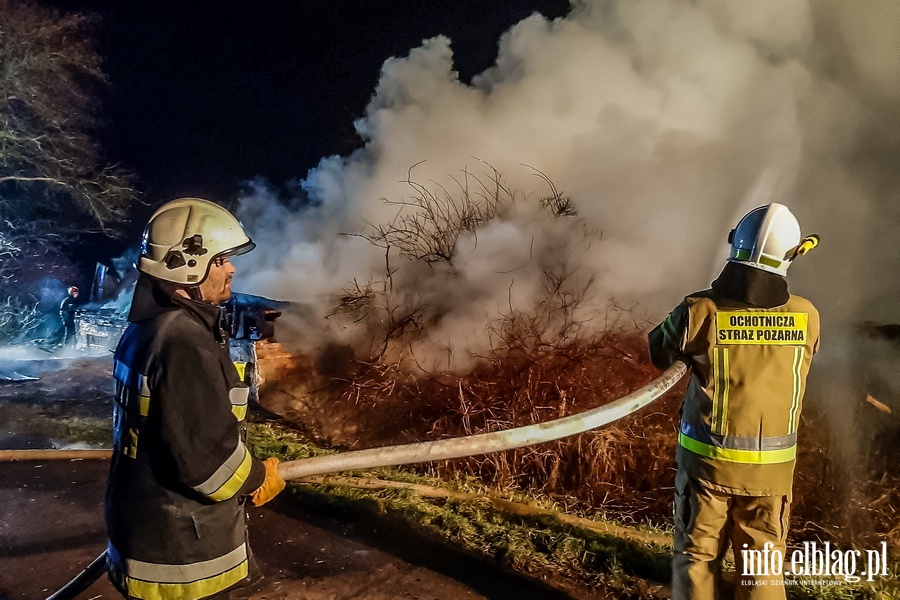Pożar budynku gospodarczego w Dzierzgonce - zobacz zdjęcia z akcji, fot. 2