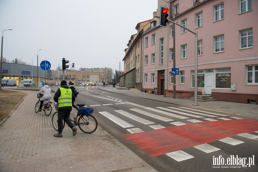 Koniec prac na skrzyowaniu Robotniczej i Pionierskiej. Powsta dojazd do nowego marketu, fot. 1