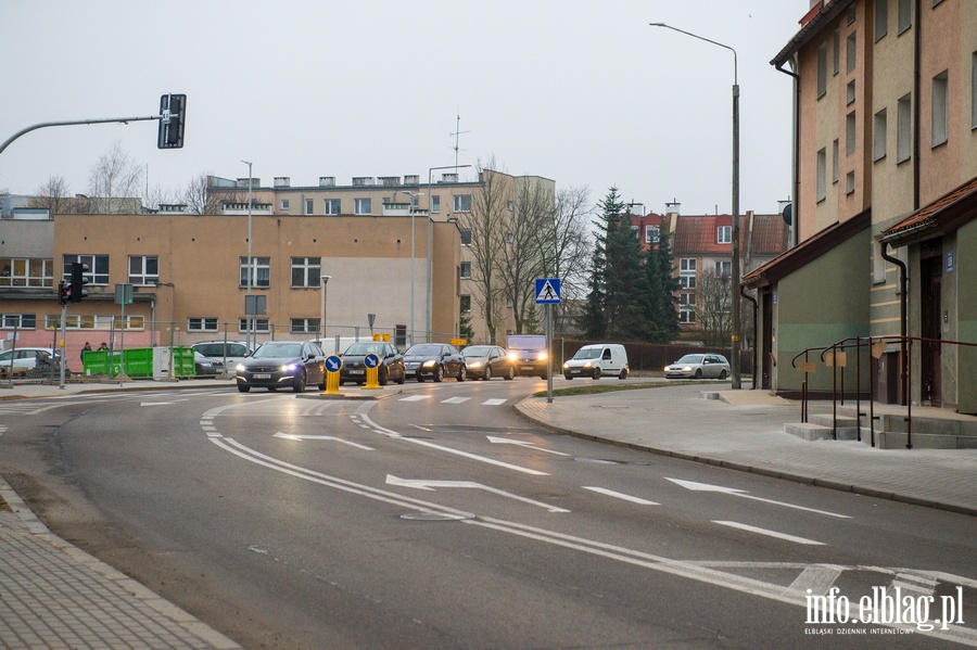 Koniec prac na skrzyżowaniu Robotniczej i Pionierskiej. Powstał dojazd do nowego marketu, fot. 3