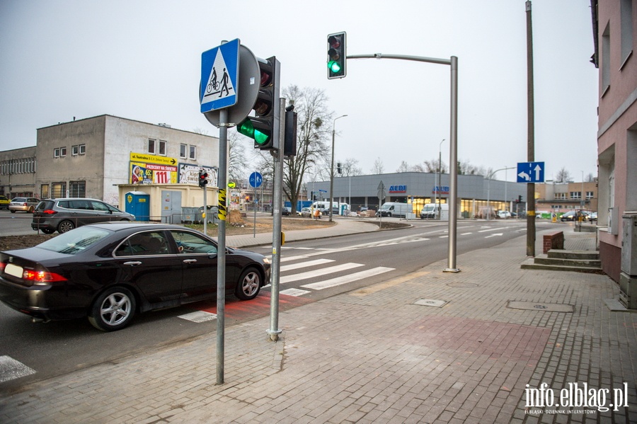 Koniec prac na skrzyowaniu Robotniczej i Pionierskiej. Powsta dojazd do nowego marketu, fot. 5