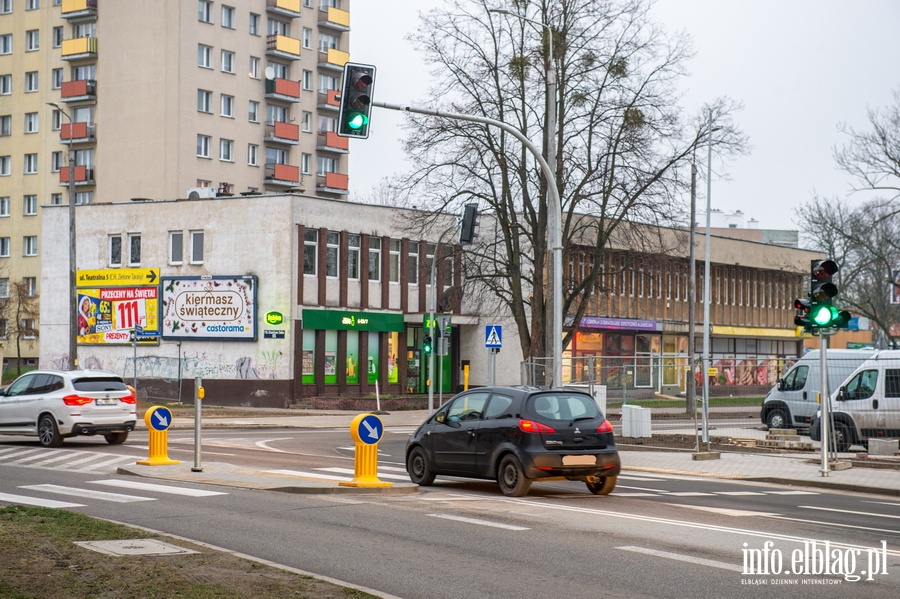 Koniec prac na skrzyowaniu Robotniczej i Pionierskiej. Powsta dojazd do nowego marketu, fot. 13