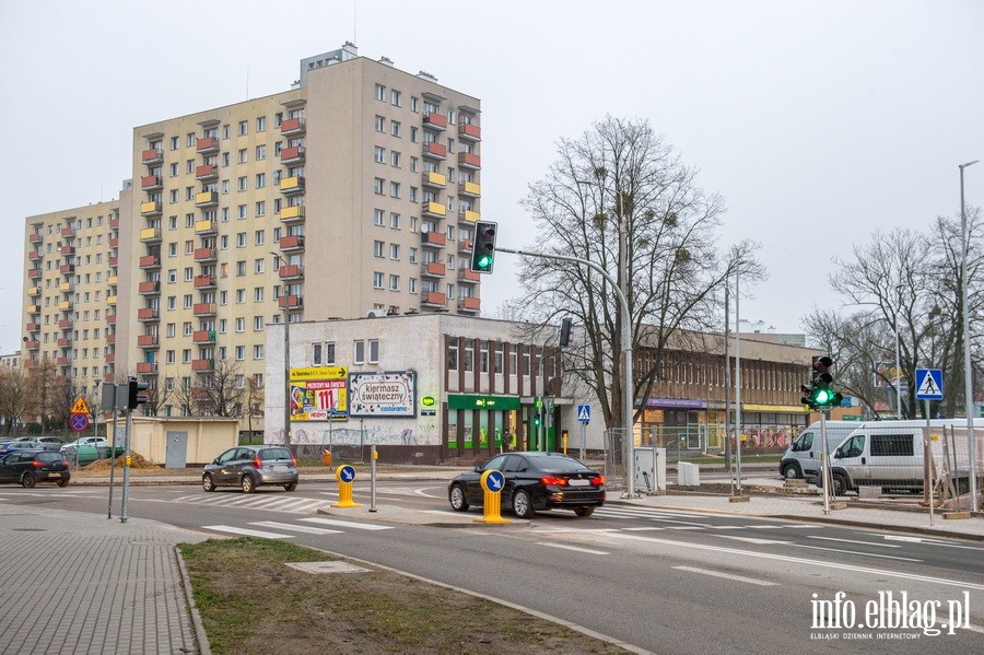 Koniec prac na skrzyowaniu Robotniczej i Pionierskiej. Powsta dojazd do nowego marketu, fot. 14