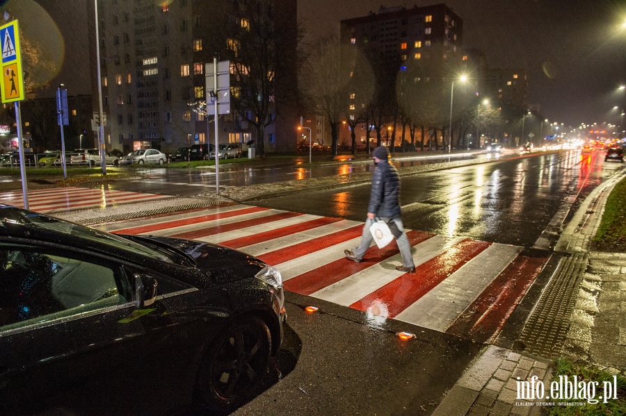 Potrcenie na Nowowiejskiej. "Pani zostaa przerzucona ok. 4-5 metrw", fot. 13