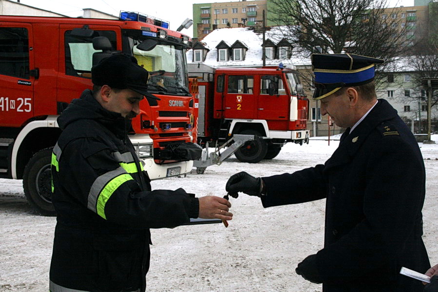 Przekazanie cikiego samochodu ratownictwa technicznego elblskim straakom, fot. 4