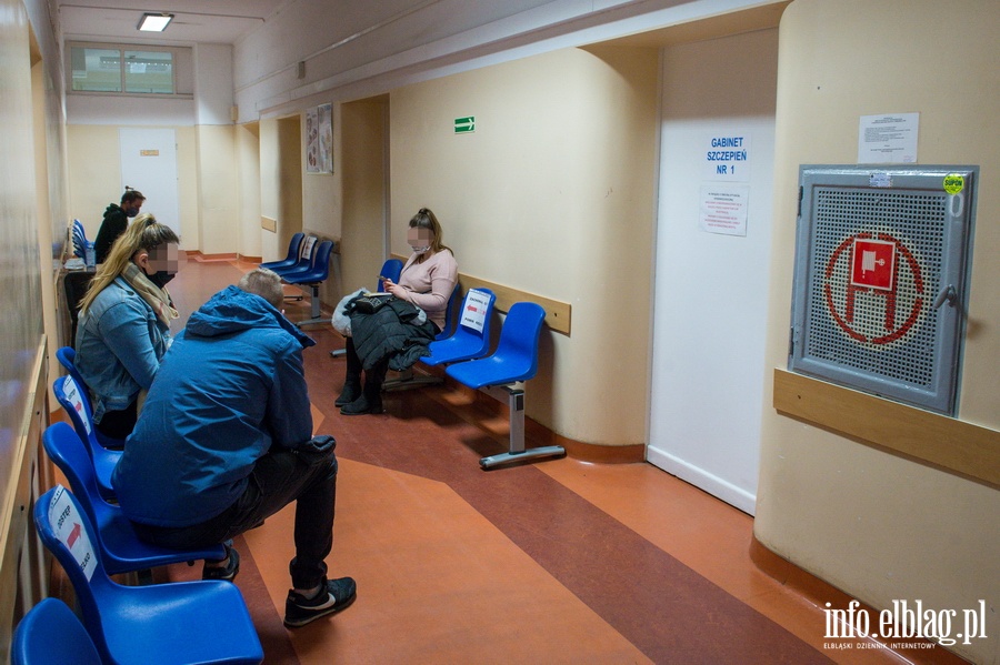 W Szpitalu Miejskim odbyły się pierwsze szczepienia przeciwko COVID-19, fot. 2