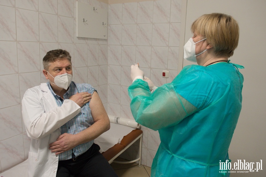 W Szpitalu Miejskim odbyły się pierwsze szczepienia przeciwko COVID-19, fot. 15