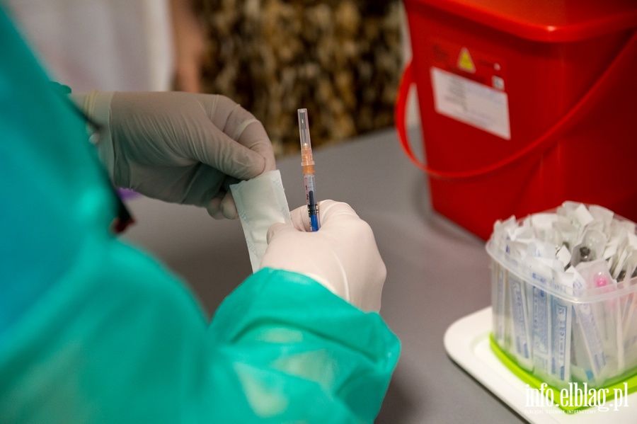 W Szpitalu Miejskim odbyły się pierwsze szczepienia przeciwko COVID-19, fot. 21