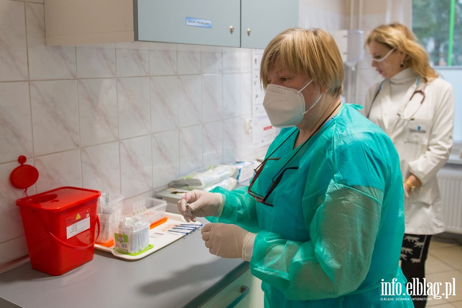 W Szpitalu Miejskim odbyły się pierwsze szczepienia przeciwko COVID-19, fot. 25