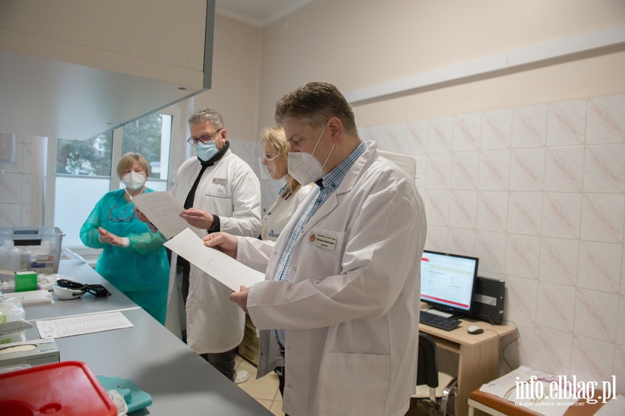W Szpitalu Miejskim odbyły się pierwsze szczepienia przeciwko COVID-19, fot. 29