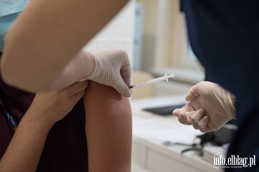 W Szpitalu Miejskim odbyły się pierwsze szczepienia przeciwko COVID-19, fot. 41