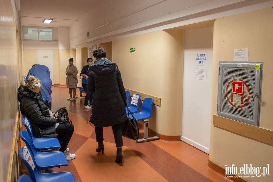 W Szpitalu Miejskim odbyły się pierwsze szczepienia przeciwko COVID-19, fot. 43