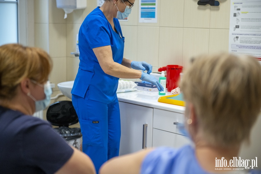Druga tura szczepień personelu medycznego przy Elbląskim Szpitalu Specjalistycznym , fot. 15