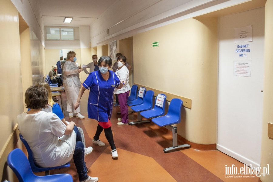 Druga tura szczepień personelu medycznego przy Elbląskim Szpitalu Specjalistycznym , fot. 29