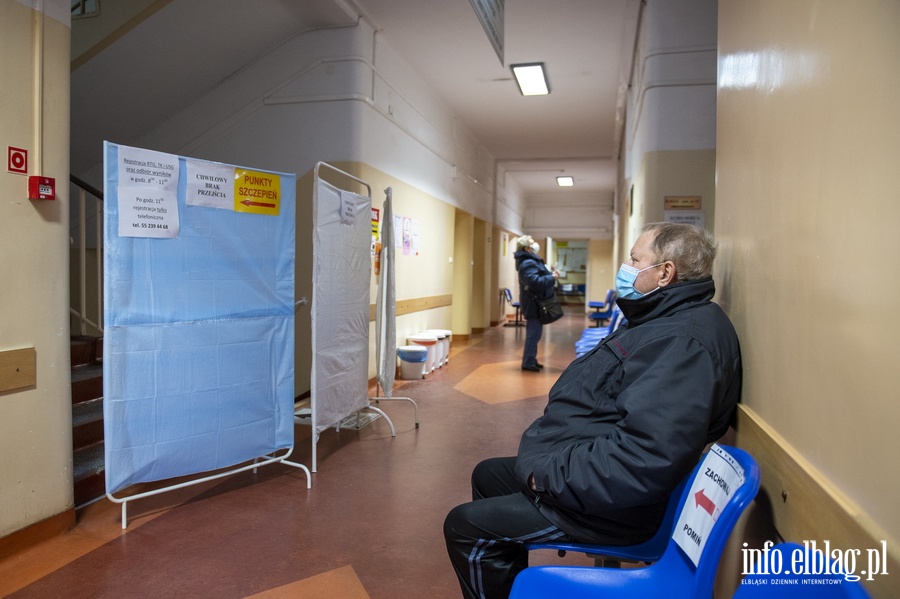 Druga tura szczepień personelu medycznego przy Elbląskim Szpitalu Specjalistycznym , fot. 32