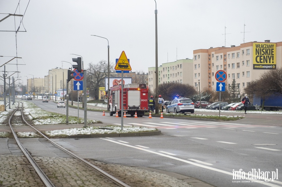 Kolizja dwch nissanw. "Sprawczyni wyjedzaa z Carrefoura", fot. 2