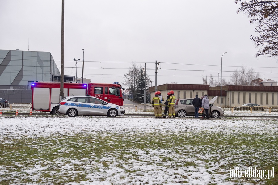 Kolizja dwch nissanw. "Sprawczyni wyjedzaa z Carrefoura", fot. 3