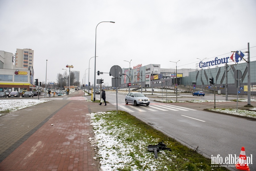 Kolizja dwch nissanw. "Sprawczyni wyjedzaa z Carrefoura", fot. 7