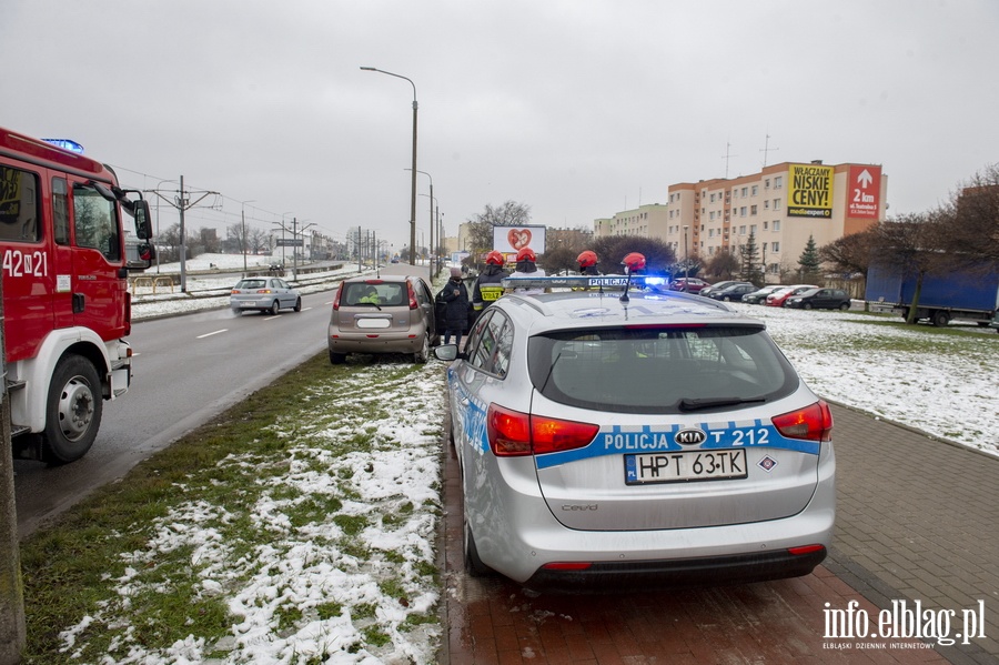 Kolizja dwch nissanw. "Sprawczyni wyjedzaa z Carrefoura", fot. 8