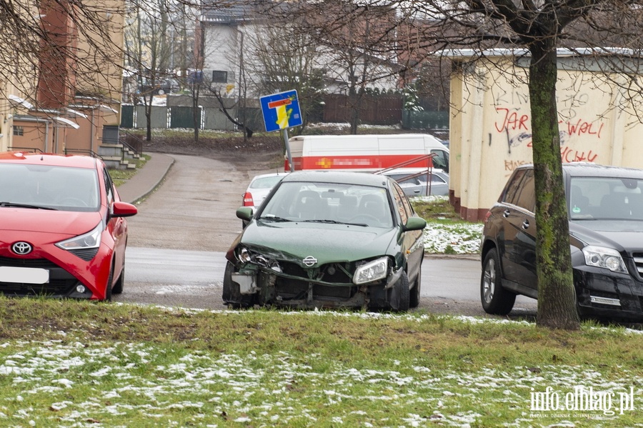 Kolizja dwch nissanw. "Sprawczyni wyjedzaa z Carrefoura", fot. 10