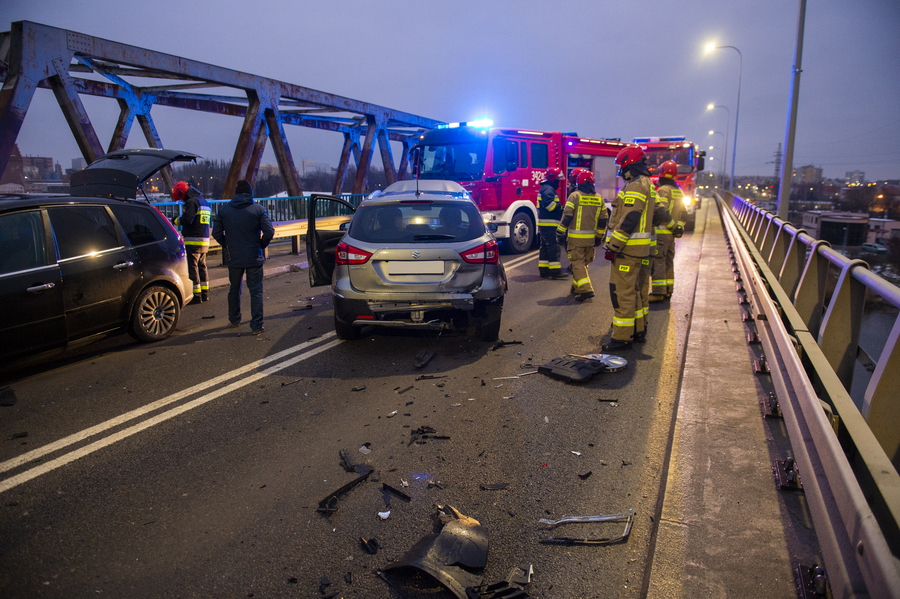 Wypadek dwch aut na mocie Unii Europejskiej., fot. 8